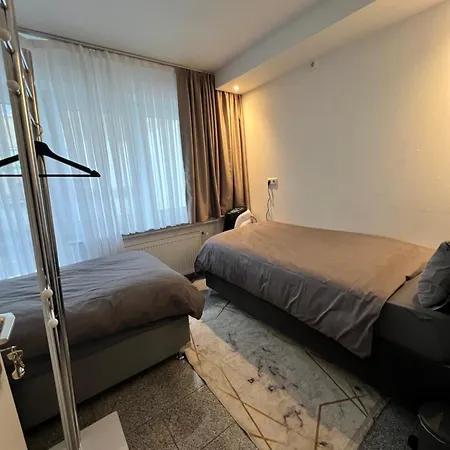 Budget Just For Sleeping - Digital Access Hotel Keulen